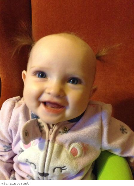 '처음 머리 묶은 딸' 사진이 화제가 되고 있다. ⓒ 해외 SNS