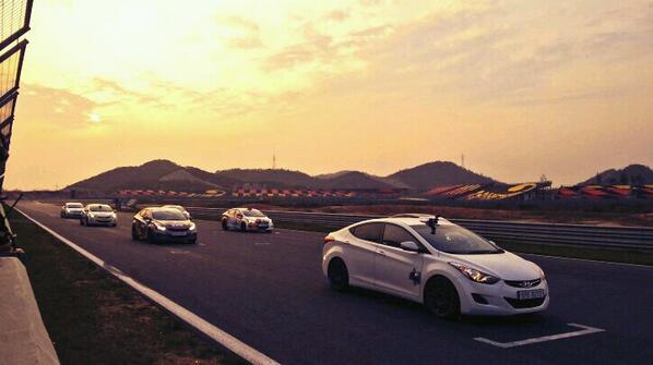 무한도전 멤버들이 마지막 레이싱을 앞두고 그리드에 섰다. ⓒ 김태호 트위터