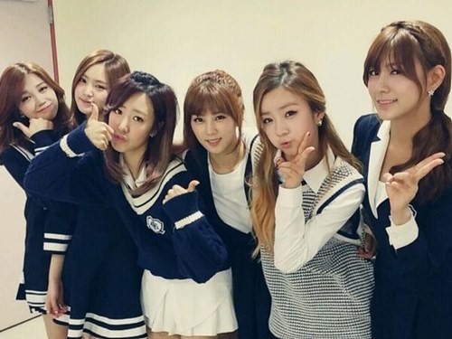 '인기가요' 에이핑크가 1위 기념 인증샷을 공개했다. ⓒ KBS 2TV 방송화면