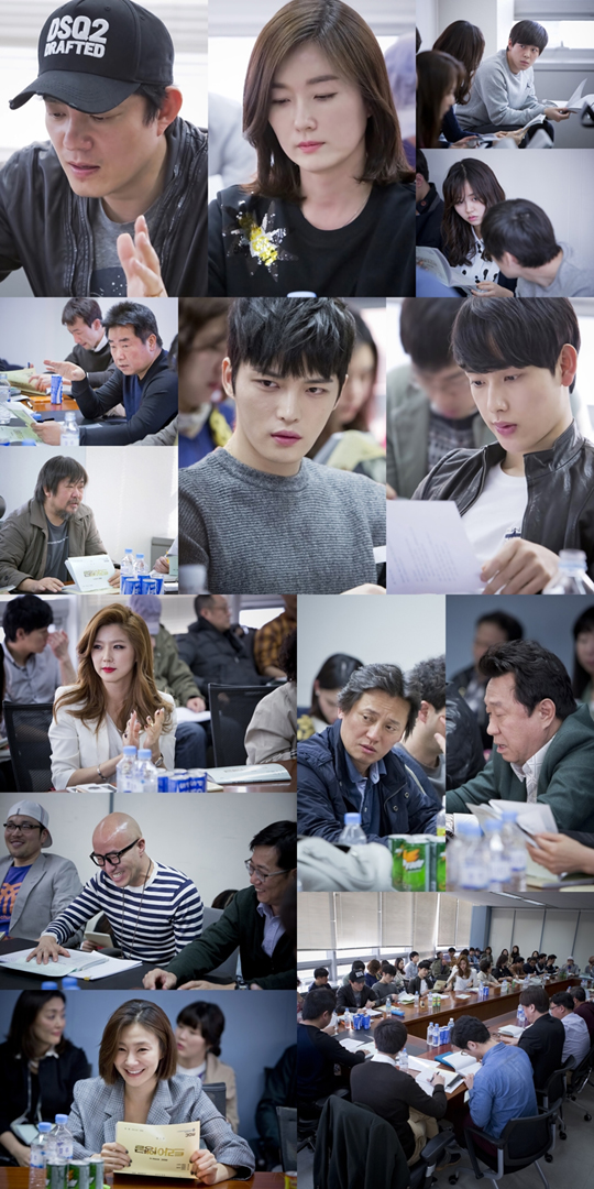 '트라이앵글' 이범수-오연수-김재중의 대본리딩 모습이 공개됐다. ⓒ MBC 제공