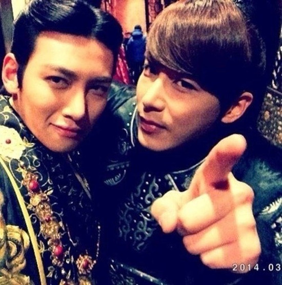 지창욱과 진이한의 다정한 투컷이 포착됐다 ⓒ 지창욱 인스타그램