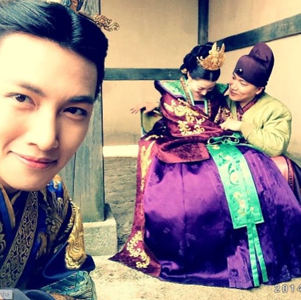 지창욱이 '기황후' 촬영장 비하인드 컷을 공개했다. ⓒ 지창욱 인스타그램