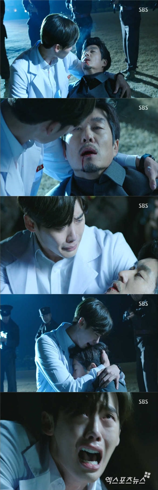 '닥터 이방인'의 이종석이 김상중의 죽음에 오열했다. ⓒ SBS 방송화면