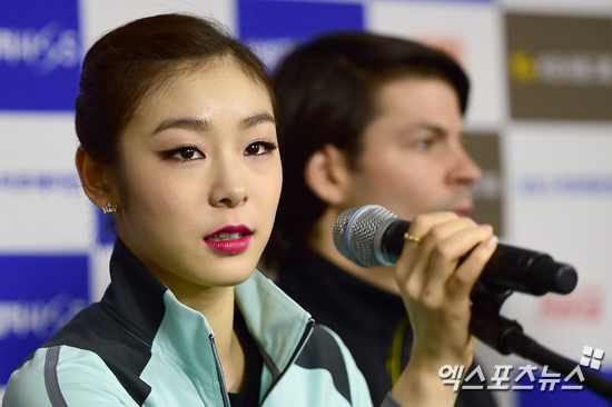 김연아가 '올댓스케이트 2014' 기자회견을 하고 있다 ⓒ 엑스포츠뉴스 김한준 기자