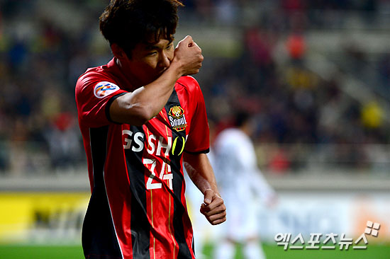  1일 오후 서울 상암동 서울월드컵경기장에서 열린 '2014 AFC 챔피언스리그' F조 4차전 FC 서울과 히로시마 산프레체의 경기에 윤일록이 후반 1:1 동점골을 넣고 기뻐하고 있다. ⓒ  엑스포츠뉴스 DB