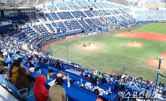 NC 다이노스 홈구장인 마산구장이 2014시즌 첫 만원 관중을 이뤘다. 10일 롯데-NC전에서 1만 4천 164명이 경기장을 가득 채웠다(사진은 지난 시즌) ⓒ 엑스포츠뉴스 DB 