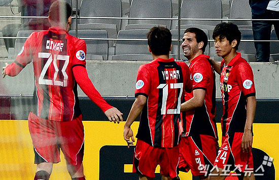  14일 오후 서울 상암동 서울월드컵경기장에서 열린 '2014 AFC 챔피언스리그(ACL)' 16강 2차전 FC 서울과 가와사키 프론탈레의 경기에 에스쿠데로가 전반 선제골을 넣고 기뻐하고 있다. 서울월드컵경기장 권태완 기자