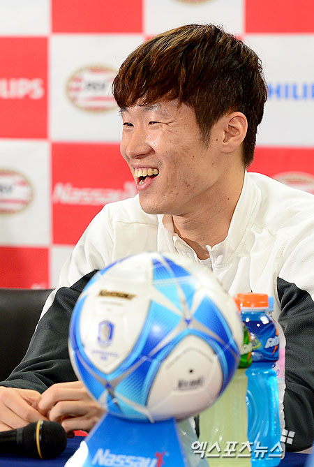 21일 오전 경기도 수원월드컵경기장에서 열린 '2014 PSV 에인트호번 코리아투어' 기자회견에 박지성이 경기에 임하는 소감을 밝히고 있다. 수원 권태완 기자