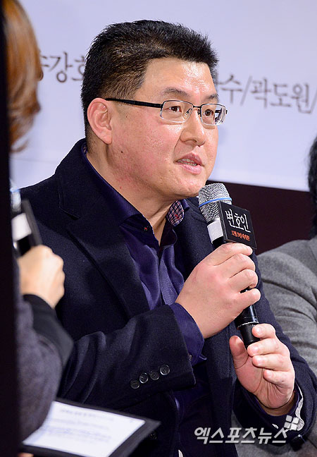 영화 '변호인'의 양우석 감독이 27일 서울 경희대학교 평화의 전당에서 열린 제50회 LF백상예술대상 영화부문에서 신인감독상을 수상했다. ⓒ 엑스포츠뉴스 DB