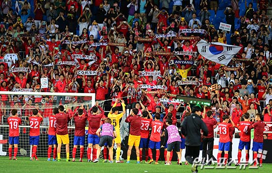 6일 오후 인천 중구 도원동 인천축구전용경기장에서 열린 하나은행 초청 축구국가대표팀 친선경기 한국 대 아이티의 평가전에 한국이 손흥민의 멀티골에 힘입어 4대1로 승리를 거뒀다. ⓒ 엑스포츠뉴스DB