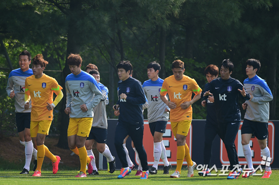 12일 오전 경기도 파주시 탄현면 파주 국가대표 트레이닝 센터(NFC)에서 열린 대한민국 축구대표팀 훈련에 참석한 선수들이 러닝을 하고 있다. ⓒ 엑스포츠뉴스DB