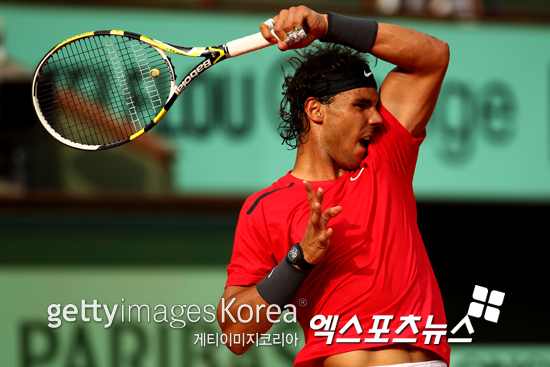 2012 프랑스오픈에서 경기를 펼치고 있는 라파엘 나달 ⓒ Gettyimages/멀티비츠