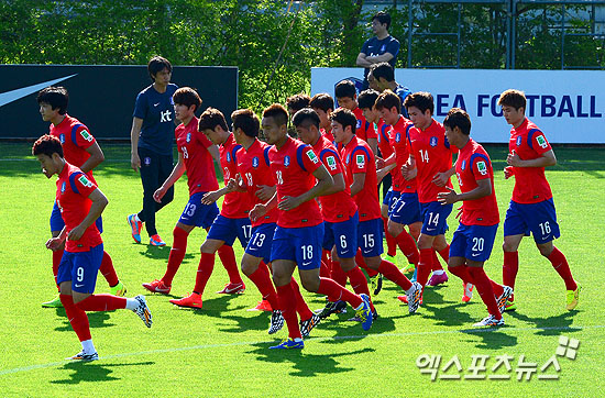 21일 오후 경기도 파주 국가대표 축구 트레이닝센터에서 열린 '2014 브라질 월드컵' 대한민국 축구대표팀 공개훈련에 대표팀 선수들이 훈련을 하고 있다. ⓒ 엑스포츠뉴스DB