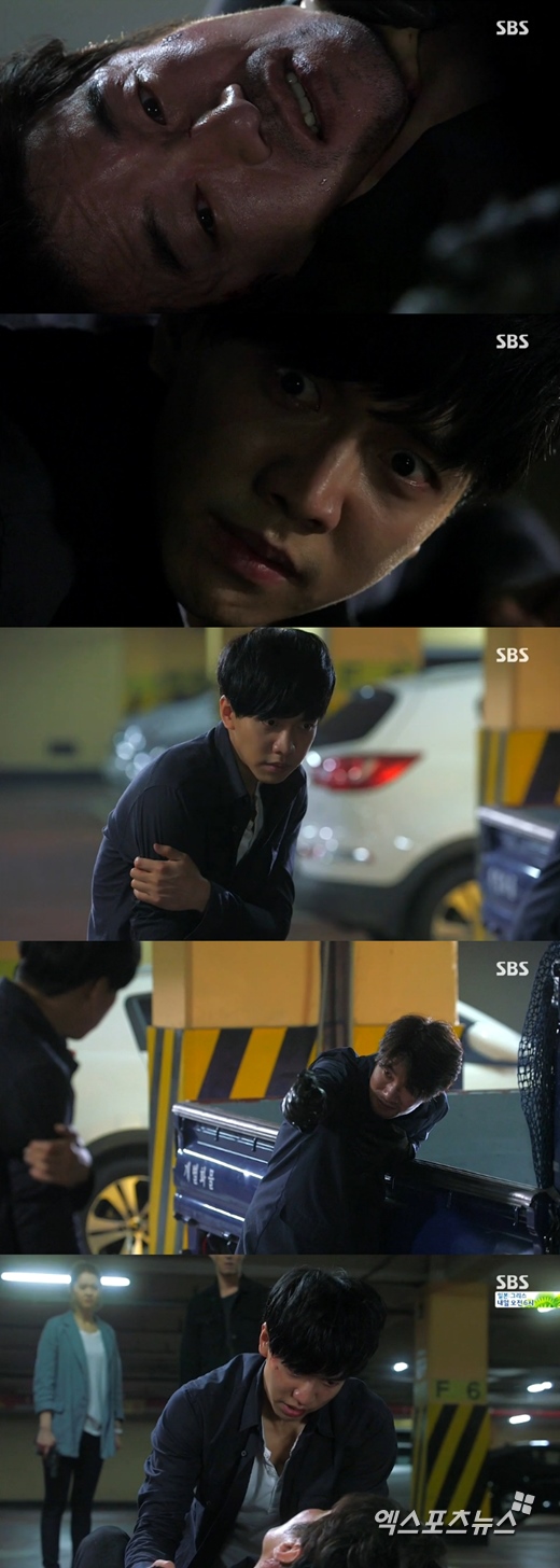 '너희들은 포위됐다'의 이승기가 구둣발 송영규를 체포했다. ⓒ SBS 방송화면