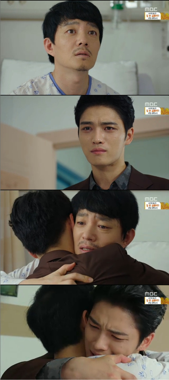 '트라이앵글' 이범수와 김재중이 서로 얼싸안고 눈물 흘렸다. ⓒ MBC 방송화면