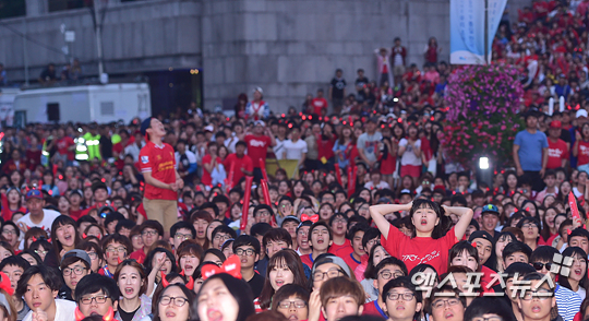 27일(한국시간) 브라질월드컵 한국과 벨기전의 거리 응원으로 교통이 통제된다. ⓒ 엑스포츠뉴스 DB