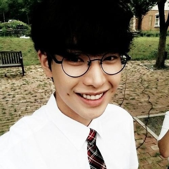 배우 박민우가 교복 셀카를 공개했다. ⓒ 박민우 인스타그램