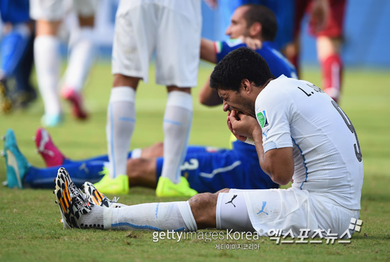 수아레스 할머니 이어 우루과이 축구협회도 FIFA 징계에 불만을 터뜨렸다. ⓒ Gettyimages/멀티비츠