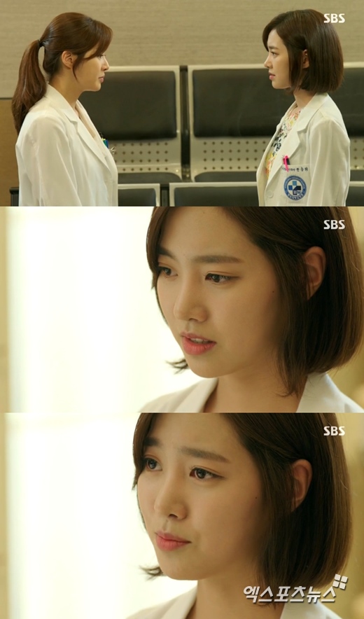 '닥터 이방인'의 진세연이 강소라에게 이종석의 마음을 전했다. ⓒ SBS 방송화면