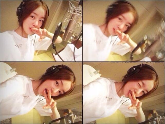 시크릿 한선화의 녹음실 모습이 포착됐다. ⓒ 한선화 트위터