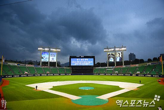 22일 잠실 두산-SK전이 우천취소됐다. ⓒ 잠실 김한준 기자 