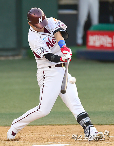 2점 홈런 때려낸 김민성 ⓒ 목동, 김한준 기자