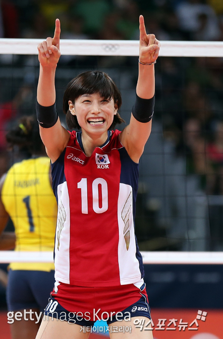 김연경이 2012 런던올림픽에서 공격을 성공시킨 뒤 환호하고 있다 ⓒ Gettyimages/멀티비츠