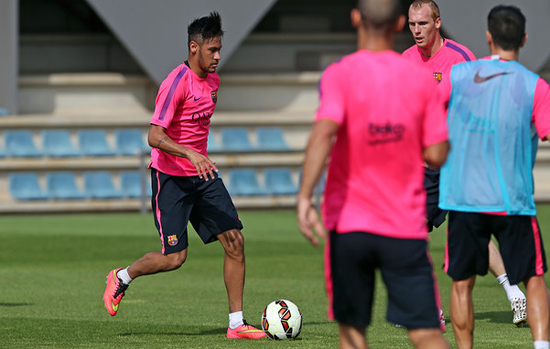 FC바르셀로나의 공격수 네이마르가 브라질월드컵에서 당한 허리 부상을 털어내고 팀훈련에 합류했다. ⓒ 바르셀로나 홈페이지