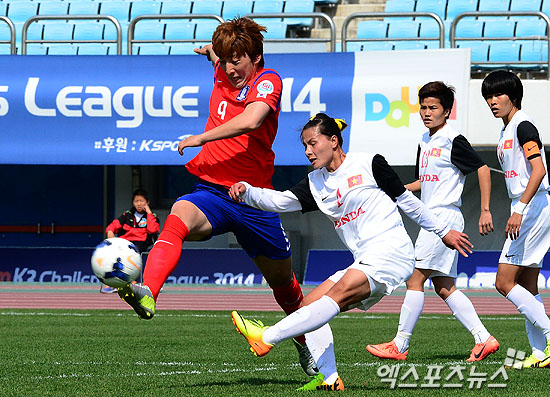 윤덕여 감독이 이끄는 아시안게임 여자축구대표팀의 18인 명단이 14일 대한축구협회를 통해 공개됐다. 사진은 5월 베트남과의 친선전서 박은선의 모습. ⓒ 엑스포츠뉴스