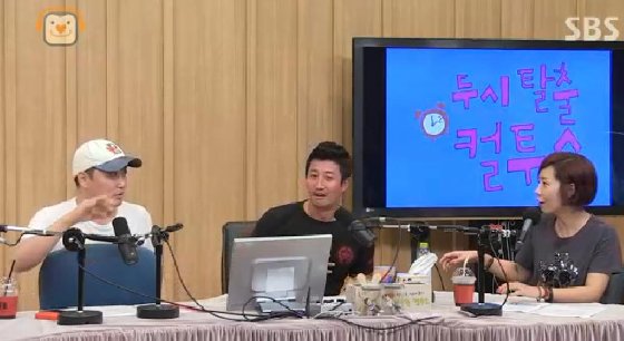 배우 이훈이 김태균 대신 일일 DJ로 마이크를 잡았다. ⓒ SBS '컬투쇼' 보이는 라디오