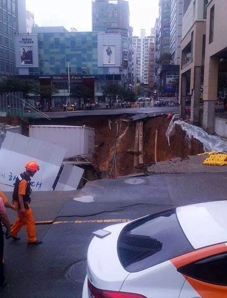 18일 오후 3시 35분께 부산 해운대구 장산역 인근 오피스텔 공사장에서 붕괴사고가 발생했다. ⓒ 트위터리안 (holi****)