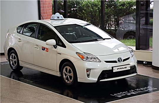 한국토요타는 20일 국내 개인 및 법인택시 사업자를 대상으로 한 '프리우스 택시'를 출시했다. ⓒ 한국토요타