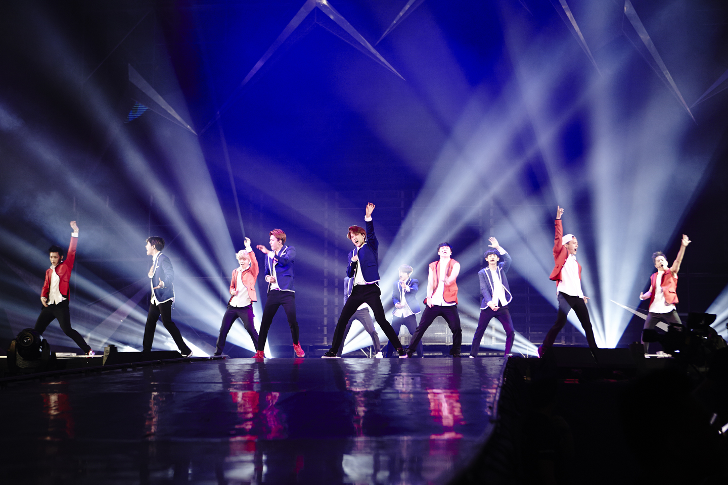 그룹 엑소(EXO)가 싱가포르 콘서트를 성황리에 마쳤다. ⓒSM