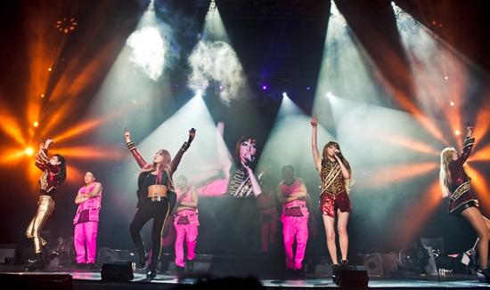 그룹 2NE1이 월드투어 '태국' 콘서트를 성황리에 마쳤다. ⓒYG