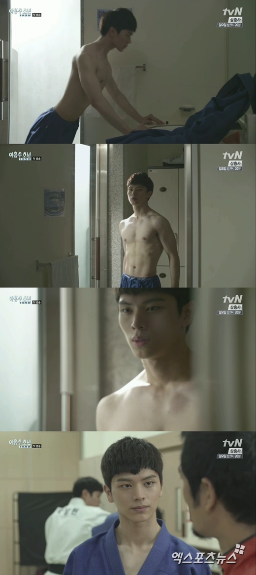 '아홉수 소년'에서 육성재가 근육 몸매를 자랑했다. ⓒ tvN 방송화면