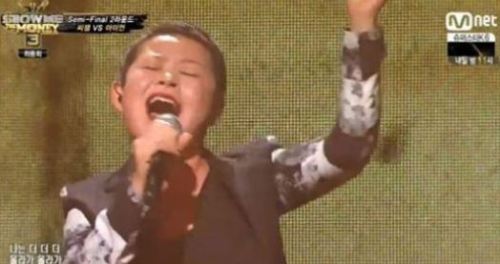 가수 강허달림이 자신의 페이스북에 래퍼 아이언과 한 무대에 선 소감을 전했다. © Mnet '쇼미더머니3' 