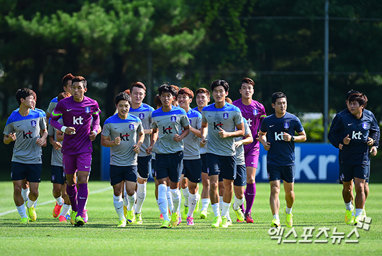 1일 오후 경기도 파주시 탄현면 파주 국가대표트레이닝센터에서 열린 아시안게임 축구대표팀 훈련에 참석한 선수들이 훈련을 하고 있다. ⓒ 엑스포츠뉴스