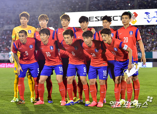  5일 오후 경기도 부천시 부천종합운동장에서 열린 하나은행 초청 축구국가대표팀 친선경기 한국과 베네수엘라의 경기 전 선수들이 기념촬영을 하고 있다. ⓒ 엑스포츠뉴스