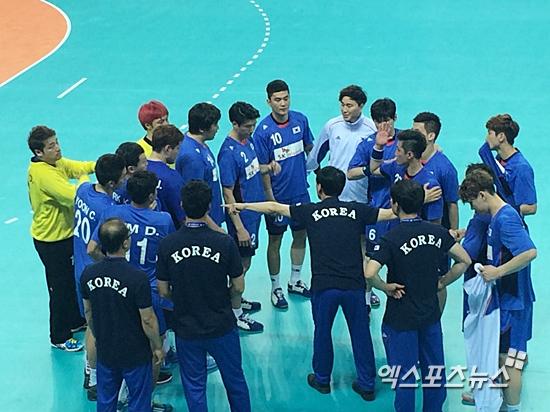 한국 남자핸드볼대표팀이 20일 일본을 누르고 조별리그 첫 승리를 거뒀다. ⓒ 엑스포츠뉴스 DB 