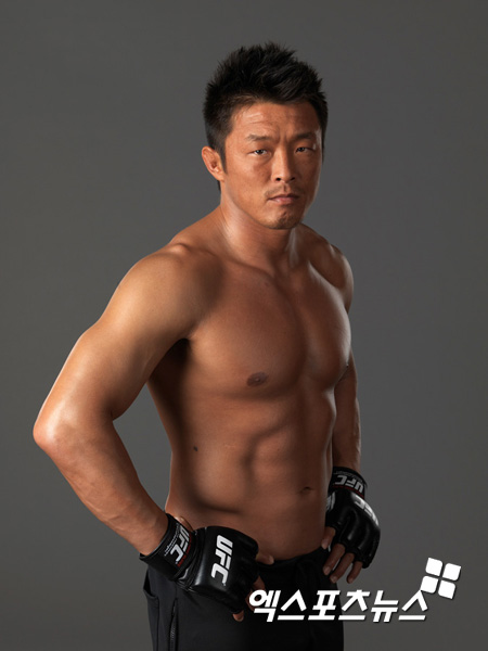 종합격투기 UFC 추성훈이 일본에서 열린 UFC FIGHT NIGHT 52 웰터급에서 미국의 아미르 사돌라에게 판정승을 거뒀다 ⓒ 수퍼액션 제공