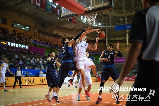 한국이 26일 열린 카자흐스탄과의 경기에서 7-60으로 이겼다. 3점슛 10개를 꽂았다. ⓒ AFP BBNews