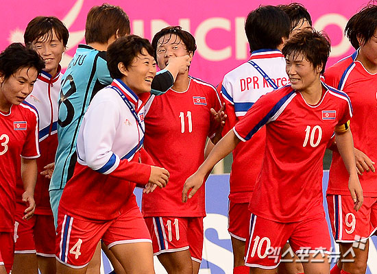 북한 여자축구 대표팀이 26일 열린 중국과의 4강에서 1-0으로 승리했다 ⓒ 안산, 권태완 기자