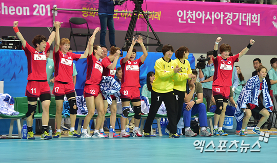 한국 여자 핸드볼이 금메달을 목에 걸었다. ⓒ 인천 권혁재 기자 