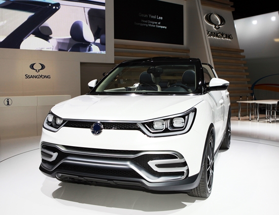 쌍용자동차가 차세대 전략 모델로 개발해 온 'X100'의 양산형 콘셉트카인 'XIV-Air'를 '2014 파리모터쇼'에서 세계 최초로 공개했다. ⓒ 쌍용자동차