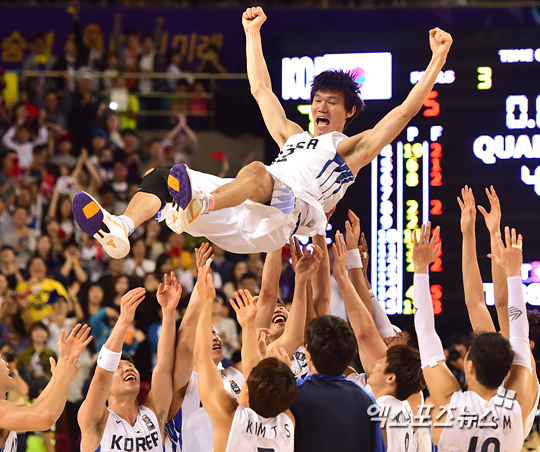 한국 남자 농구 대표팀이 이란을 꺾고 아시아 정상에 섰다 ⓒ 인천 권혁재 기자 