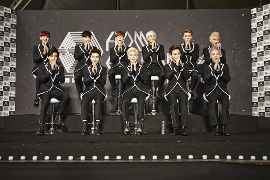 첫 번째 단독콘서트 'EXO FROM. EXOPLANET #1 -THE LOST PLANET-' 기자회견에 참석한 11인의 엑소 ⓒ SM