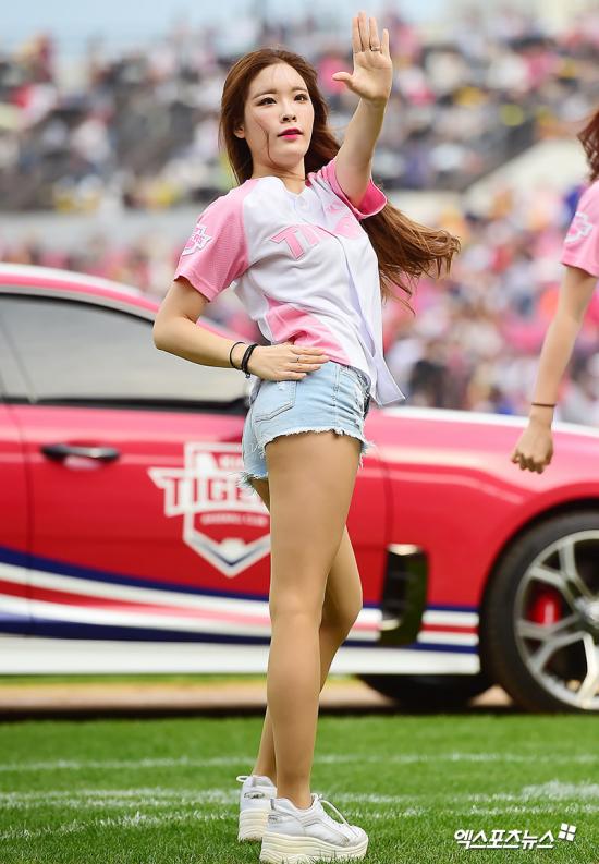 엑's HD] 치어리더 김혜수 '짧아도 너무 짧은 핫팬츠'