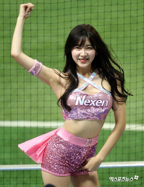 안지현 치어리더 경기장 공연과 활동 사진 25