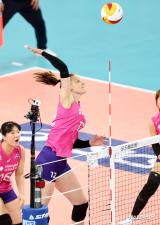 루시아 '공을 끝까지 보고'[포토]