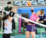 루시아 '블로킹을 피해서'[포토]